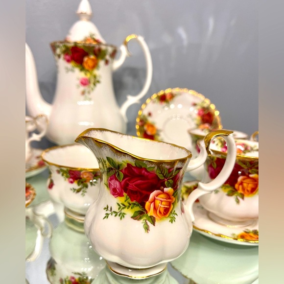 Royal Albert 11 Pc ‘62 “Tea for 4” Vintage Bone China Old Country Roses MintCond - Picture 4 of 16